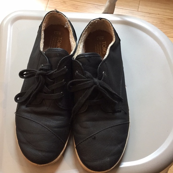Toms Shoes - Toms black leather sneakers women’s 8.5